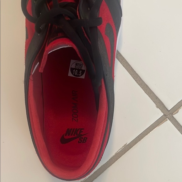 Nike Red and Black Men's Sneakers - Picture 3 of 6